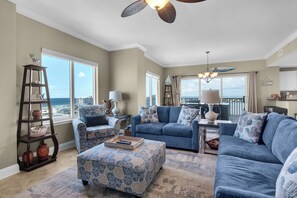 Living area - Stunning corner unit in the heart of Pensacola beach with panoramic views. (Pensacola Beach)