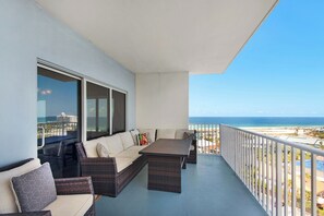Property grounds - Stunning corner unit in the heart of Pensacola beach with panoramic views. (Pensacola Beach)
