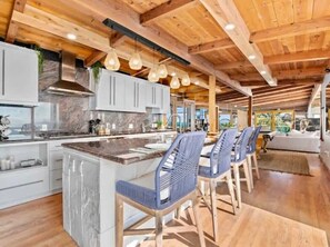 Fridge, microwave, oven, stovetop - Breathtaking Oceanfront Zen Villa | Sunset Cliffs (San Diego)