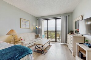 TV - Coastal condo with shared pool, beaches, shopping (Fort Walton Beach)