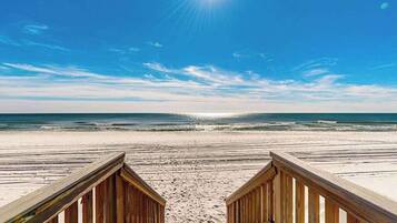 Nær stranden