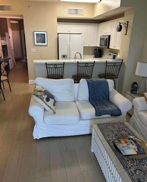 TV, fireplace - Spacious gulf front condo near beaches and shopping (Panama City Beach)