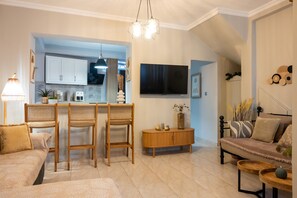 TV - The Greens Premium House in the Heart of Zakynthos (Zakynthos)
