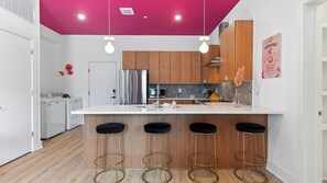 Apartment (2 Bedrooms) | Interior - Cosmic Cowgirl by Avantstay Pink Western-themed Condo + Rooftop Lounge + Near Downtown Nashville (Nashville)
