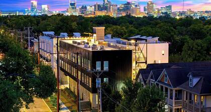 Cosmic Cowgirl by Avantstay Pink Western-themed Condo + Rooftop Lounge + Near Downtown Nashville