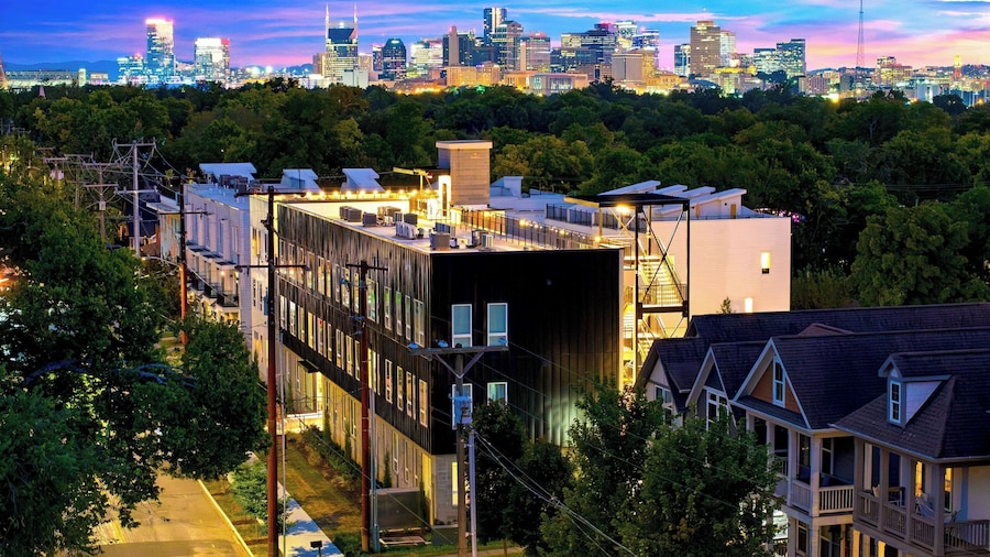 Cosmic Cowgirl by Avantstay Pink Western-themed Condo + Rooftop Lounge + Near Downtown Nashville