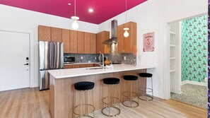 Interior - Cosmic Cowgirl by Avantstay Pink Western-themed Condo + Rooftop Lounge + Near Downtown Nashville (Nashville)