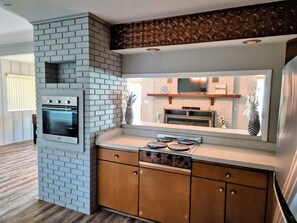 Fridge, microwave, oven, stovetop - Cozy "Blue Moon" Cabin with Beautiful Lake Whitney View and Upstairs Deck (Whitney)