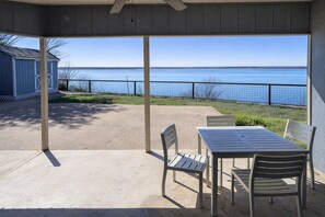 Outdoor dining - Cozy "Blue Moon" Cabin with Beautiful Lake Whitney View and Upstairs Deck (Whitney)