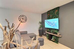 Living area - Tropical Escape - Terrace and mountain view. (sarrola)