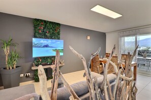 Living area - Tropical Escape - Terrace and mountain view. (sarrola)