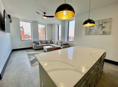 Walkable - Downtown Loft Unit 212 - Queen Bed