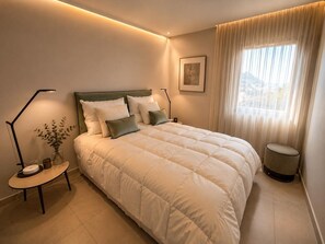 Travel cot, WiFi, bed sheets - Contemporary luxury villa in Antibes – 3 bedrooms – 6 guests – Pool & parki (Antibes)