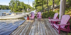 Terrace/patio - Muskoka Lake Island Newer Island Cottage - 3 Bedroom - 1 min ride from marina (Gravenhurst)