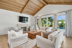 Smart TV - Stunning newly built luxury retreat in the heart of Isle of Palms (Isle of Palms)