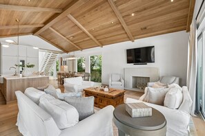 Smart TV - Stunning newly built luxury retreat in the heart of Isle of Palms (Isle of Palms)
