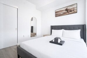 WiFi, bed sheets - Skyline Presidential Condo | Bowling Alley,Gym,Pool,Hot Tub,Sauna,Lounge (Kitchener)