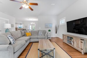 House, Multiple Beds (Driftwood Dunes) | Living area - Driftwood Dunes (Pensacola)