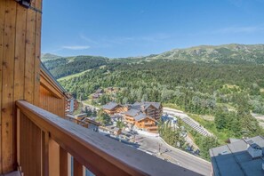 Property grounds - 100m from ski slopes, 2nd floor, balcony, tv, 50m², Méribel (Méribel - Les Allues)