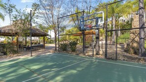 House (5 Bedrooms) | Interior - Sunset Estate by Avantstay Resort Pool + Gorgeous Grounds Exclusive Poway Stay (Poway)