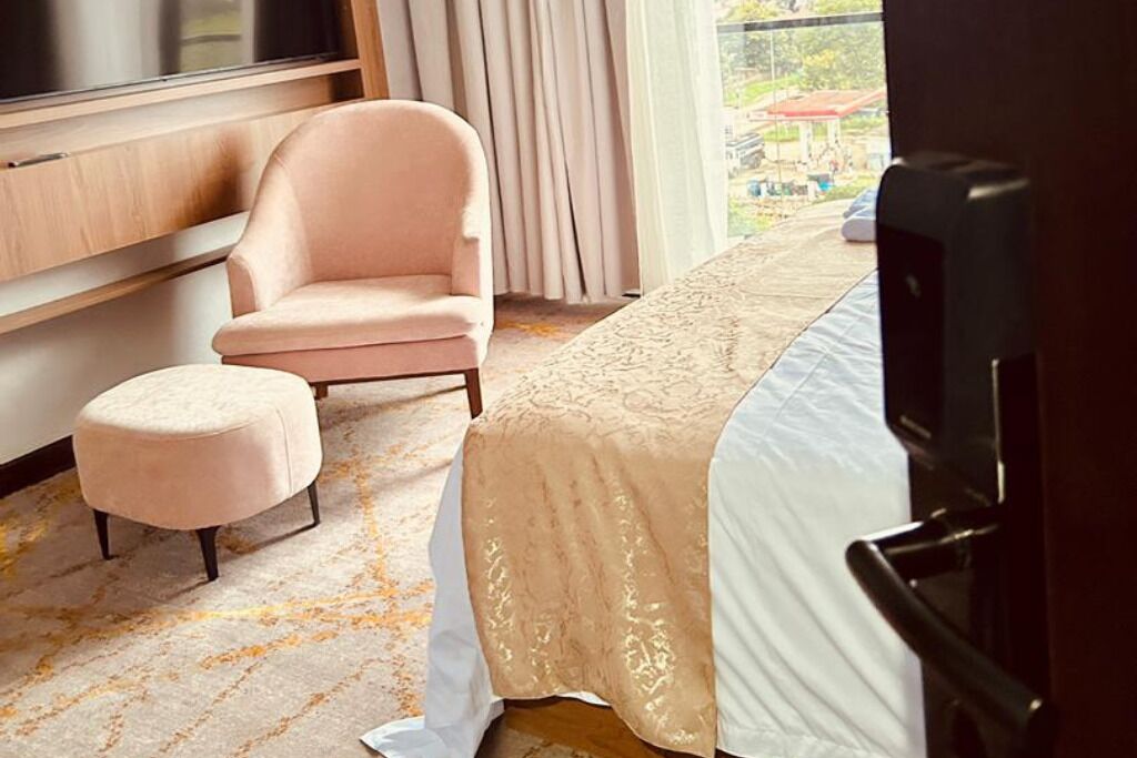 Habitación doble Deluxe, balcón, vista a la montaña | Interior