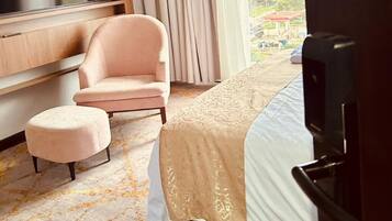 Habitación doble Deluxe, balcón, vista a la montaña | Interior