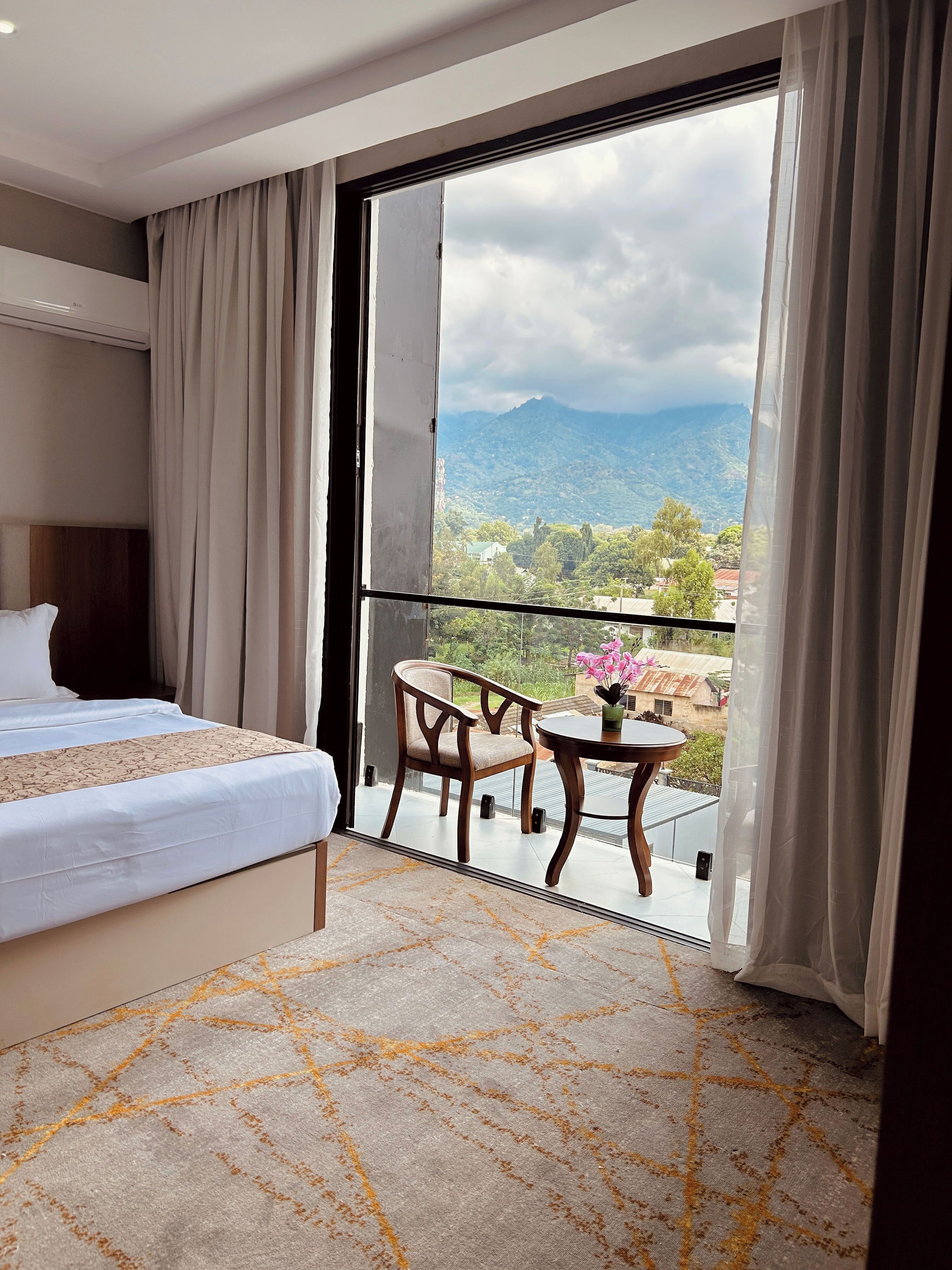 Executive Room, Mountain View | Desk, blackout drapes, soundproofing, iron/ironing board