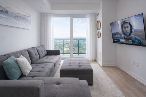 Executive King Condo With Home Cinema | Bowling,Pool,Gym,Sauna,Hot Tub,Lounge