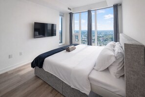 Room - Executive King Condo With Home Cinema | Bowling,Pool,Gym,Sauna,Hot Tub,Lounge (Kitchener)