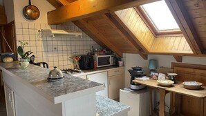 Jääkaappi, mikroaaltouuni, uuni, astianpesukone