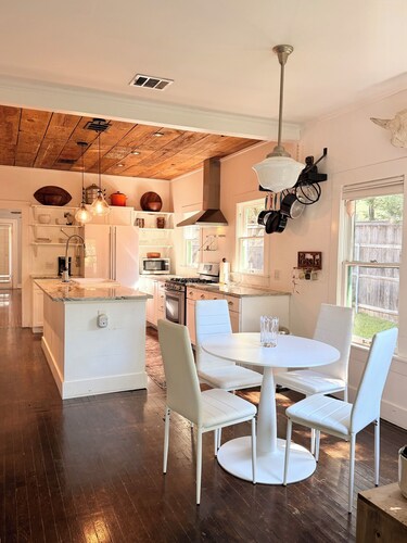 Charming 1920s Home Steps to Dickies/Museums/Will Rogers/Cultural Dist 5m to DT