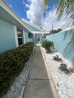 Property grounds - Coastal Comfort Retreat (Venice)