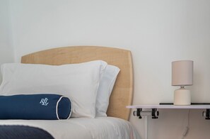 3 slaapkamers, een strijkplank/strijkijzer, gratis wifi, beddengoed