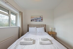 Room - Newly renovated, lovely garden & driveway parking - Pass the Keys (Slough)