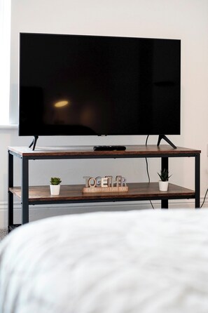 Iron/ironing board, free WiFi, bed sheets - Walk to Beamish Museum | Stylish 3BR Home Sleeps 5 - Pass the Keys (Durham)