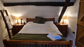 Room - 18th Century Cotswolds Cottage | Parking | Garden - Pass the Keys (Bourton-on-the-Water)