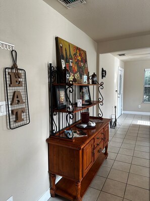 Interior - 3-bedroom house in adorable San Antonio with cool AC (San Antonio)
