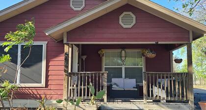 3-bedroom house in adorable San Antonio with cool AC