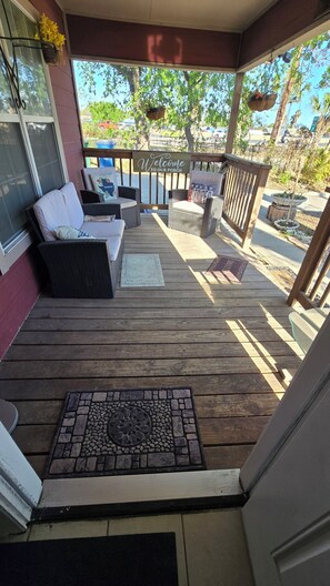 Terrace/patio - 3-bedroom house in adorable San Antonio with cool AC (San Antonio)