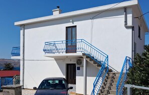 Exterior - Beautiful apartment in Karlobag with WiFi (Karlobag)