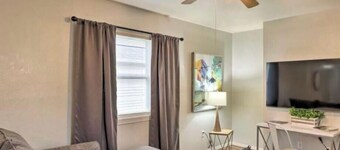 2BR home for 8 - Walk to Downtown + Pets Welcome!