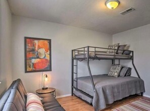 Iron/ironing board, WiFi, bed sheets