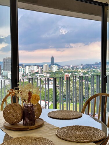 Modern 2BR Condo in Providencia; City Views, Pool & Gym