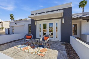 Terrace/patio - Scottsdale Retreat w/ Pool, Hot Tub & Putting Green, 4 King Beds (Scottsdale)
