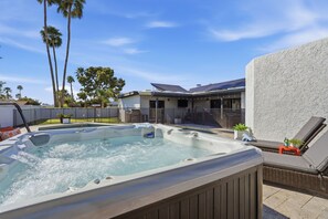 Terrace/patio - Scottsdale Retreat w/ Pool, Hot Tub & Putting Green, 4 King Beds (Scottsdale)