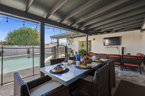 Outdoor dining - Scottsdale Retreat w/ Pool, Hot Tub & Putting Green, 4 King Beds (Scottsdale)