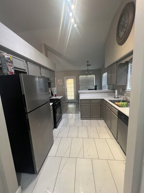 Private kitchen - Welcoming 3-bedroom house with AC in charming Riverdale neighborhood. (Riverdale)