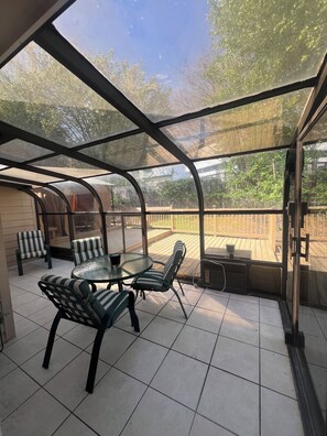 Interior - Welcoming 3-bedroom house with AC in charming Riverdale neighborhood. (Riverdale)