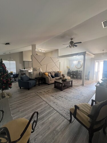 Welcoming 3-bedroom house with AC in charming Riverdale neighborhood.