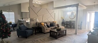 Welcoming 3-bedroom house with AC in charming Riverdale neighborhood.